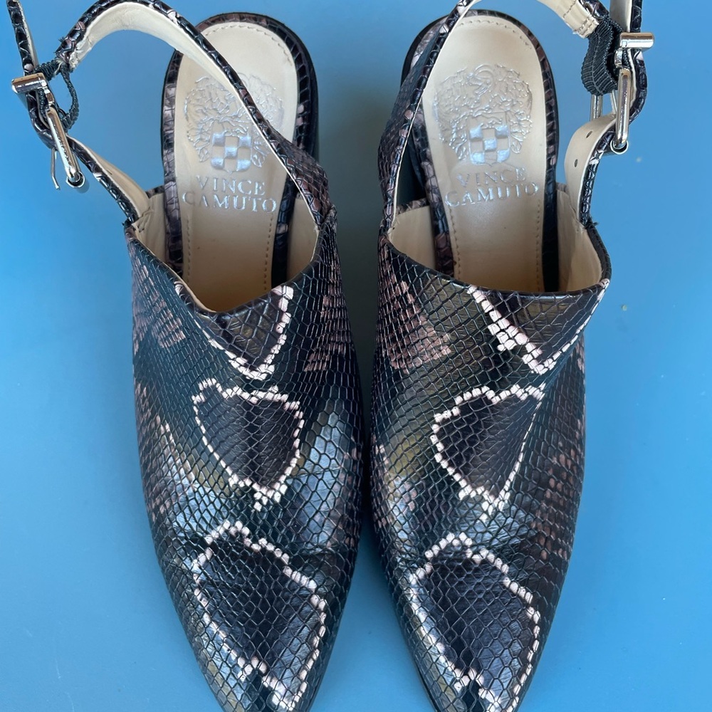 VINCE CAMUTO Black and Gray Snake Print LEATHER heel shoes Sz 6.5